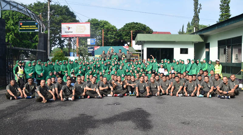 Jaga Kesehatan dan Harmoni Keluarga, Anggota Kodim 0707/Wonosobo dan Persit Gelar Senam Bersama