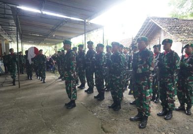 Upacara Pemakaman Secara Militer Almarhum Serka (Purn) H. Syamsudin Togak Ratu Upacara Pemakaman Secara Militer Almarhum Serka (Purn) H. Syamsudin Togak Ratu