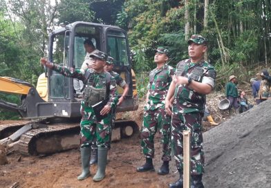 Danrem 072/Pamungkas Kunjungi Lokasi Pembangunan Jembatan Perintis Garuda Danrem 072/Pamungkas Kunjungi Lokasi Pembangunan Jembatan Perintis Garuda