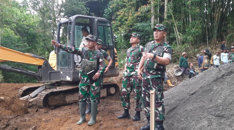 Danrem 072/Pamungkas Kunjungi Lokasi Pembangunan Jembatan Perintis Garuda Danrem 072/Pamungkas Kunjungi Lokasi Pembangunan Jembatan Perintis Garuda