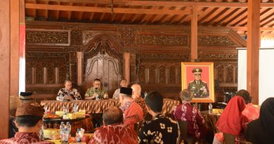 Danrem 072/Pamungkas Hadiri Diskusi & Tasyakuran Penganugerahan Gelar Pahlawan Nasional kepada Jenderal Besar H.M. Soeharto Danrem 072/Pamungkas Hadiri Diskusi & Tasyakuran Penganugerahan Gelar Pahlawan Nasional kepada Jenderal Besar H.M. Soeharto