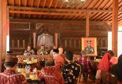 Danrem 072/Pamungkas Hadiri Diskusi & Tasyakuran Penganugerahan Gelar Pahlawan Nasional kepada Jenderal Besar H.M. Soeharto Danrem 072/Pamungkas Hadiri Diskusi & Tasyakuran Penganugerahan Gelar Pahlawan Nasional kepada Jenderal Besar H.M. Soeharto