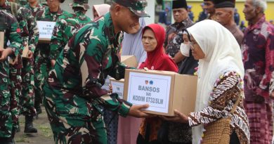 Usai Upacara Pembukaan TMMD, Kodim 0732/Sleman Bagi Sembako 