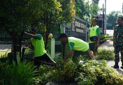 Jaga Kebersihan Lingkungan, Kasdim 0730/Gunungkidul Pimpin Langsung Kerja Bakti Makodim Jaga Kebersihan Lingkungan, Kasdim 0730/Gunungkidul Pimpin Langsung Kerja Bakti Makodim