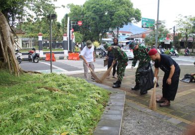 Kodim 0707/Wonosobo dan Pemda Wonosobo Gelar Gerakan Indonesia ASRI, Bersihkan Alun-alun Wonosobo Kodim 0707/Wonosobo dan Pemda Wonosobo Gelar Gerakan Indonesia ASRI, Bersihkan Alun-alun Wonosobo
