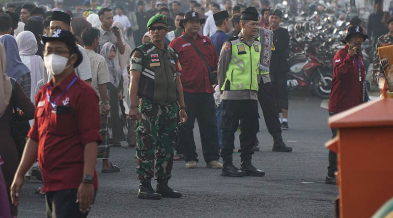 Sinergi Amankan Lebaran, Personel Kodim 0730/Gunungkidul Ikuti Apel Gabungan Pengamanan Shalat Idul Fitri 1447 H Sinergi Amankan Lebaran, Personel Kodim 0730/Gunungkidul Ikuti Apel Gabungan Pengamanan Shalat Idul Fitri 1447 H