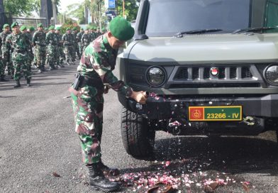 Dandim 0707/Wonosobo Pecah Kendi, Tandai Penggunaan Mobil Maung Baru Produksi Dalam Negeri Dandim 0707/Wonosobo Pecah Kendi, Tandai Penggunaan Mobil Maung Baru Produksi Dalam Negeri