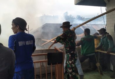 Koramil 05/Kejajar Kodim 0707/Wonosobo Bersama Warga Berhasil Padamkan Api Kebakaran Rumah di Desa Patakbanteng Koramil 05/Kejajar Kodim 0707/Wonosobo Bersama Warga Berhasil Padamkan Api Kebakaran Rumah di Desa Patakbanteng