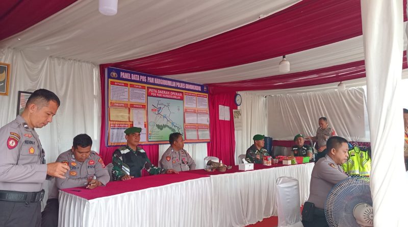 Pastikan Mudik Aman, Personel Kodim 0730/Gunungkidul Siaga Penuh di Pos Pengamanan Lebaran 1447 H.