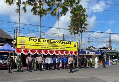 Sinergi Tanpa Batas, Personel Kodim 0730/Gunungkidul Siaga Amankan Mudik Lebaran di Bundaran Tobong Sinergi Tanpa Batas, Personel Kodim 0730/Gunungkidul Siaga Amankan Mudik Lebaran di Bundaran Tobong
