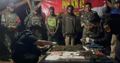 Satgas Pamtas Statis Yonif 403/WP Korem 072/Pmk Kodam IV/Diponegoro berhasil menggagalkan upaya penyelundupan empat paket ganja seberat 2 Kilogram dari warga di perbatasan RI-PNG