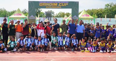 Kasdim 0730/Gunungkidul Buka Turnamen Sepak Bola Dandim Cup di Stadion Handayani Kasdim 0730/Gunungkidul Buka Turnamen Sepak Bola Dandim Cup di Stadion Handayani