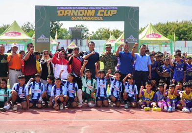Kasdim 0730/Gunungkidul Buka Turnamen Sepak Bola Dandim Cup di Stadion Handayani Kasdim 0730/Gunungkidul Buka Turnamen Sepak Bola Dandim Cup di Stadion Handayani