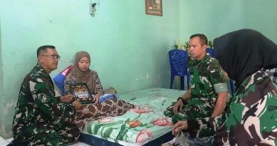 Penyerahan Santunan Kepada Keluarga Almarhum Praka Farizal Rhomadhon