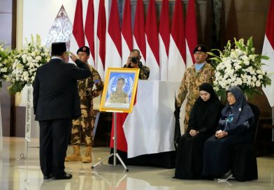 Presiden RI Beri Penghormatan Terakhir Untuk Tiga Prajurit TNI Saat Persemayaman di Bandara Soekarno-Hatta