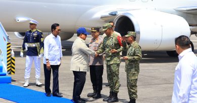 Danrem 072/Pamungkas Sambut Kedatangan Presiden RI di Lanud Adisutjipto Danrem 072/Pamungkas Sambut Kedatangan Presiden RI di Lanud Adisutjipto