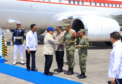 Danrem 072/Pamungkas Sambut Kedatangan Presiden RI di Lanud Adisutjipto Danrem 072/Pamungkas Sambut Kedatangan Presiden RI di Lanud Adisutjipto
