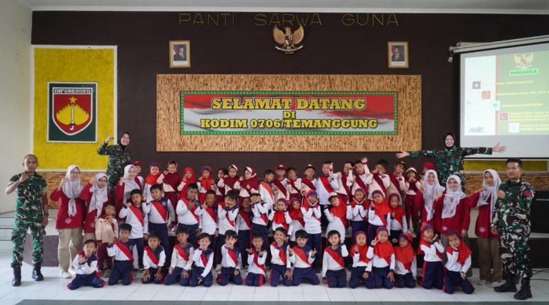 Tanamkan Jiwa Patriotisme Sejak Dini, Puluhan Siswa RA Masyithoh ‘Serbu’ Markas Kodim Temanggung