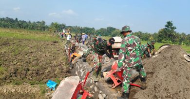 Cuaca Panas Bukan Halangan Bagi Satgas TMMD