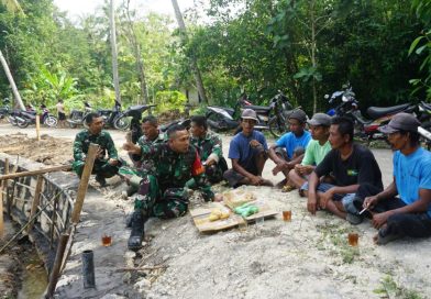 Keakraban Dansatgas TMMD dengan Masyarakat