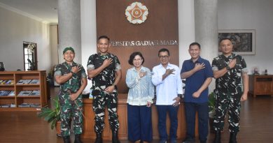 Danrem 072/Pamungkas Jalin Silaturahmi dengan Rektor UGM Danrem 072/Pamungkas Jalin Silaturahmi dengan Rektor UGM