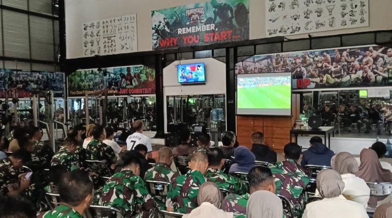 Melalui Nobar Piala Dunia 2026, Korem 072/Pamungkas Perkuat Kemanunggalan TNI dan Rakyat Melalui Nobar Piala Dunia 2026, Korem 072/Pamungkas Perkuat Kemanunggalan TNI dan Rakyat