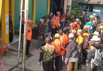 Hingga Hari Ke-6, Babinsa Koramil 02/Watumalang dan Ratusan Relawan Terus Sisir Gunung Bismo Cari Dua Remaja Hilang Hingga Hari Ke-6, Babinsa Koramil 02/Watumalang dan Ratusan Relawan Terus Sisir Gunung Bismo Cari Dua Remaja Hilang