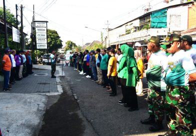 Sinergi Jogja Cling: Bersihkan Rumput Liar Dan Sampah Di Sepanjang Jalan Tentara Pelajar Bumijo Sinergi Jogja Cling: Bersihkan Rumput Liar Dan Sampah Di Sepanjang Jalan Tentara Pelajar Bumijo