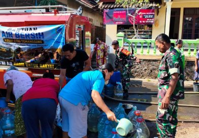 Krisis Air Bersih, Kodim 0706/Temanggung Salurkan 5.000 Liter untuk 55 KK di Kemloko Krisis Air Bersih, Kodim 0706/Temanggung Salurkan 5.000 Liter untuk 55 KK di Kemloko